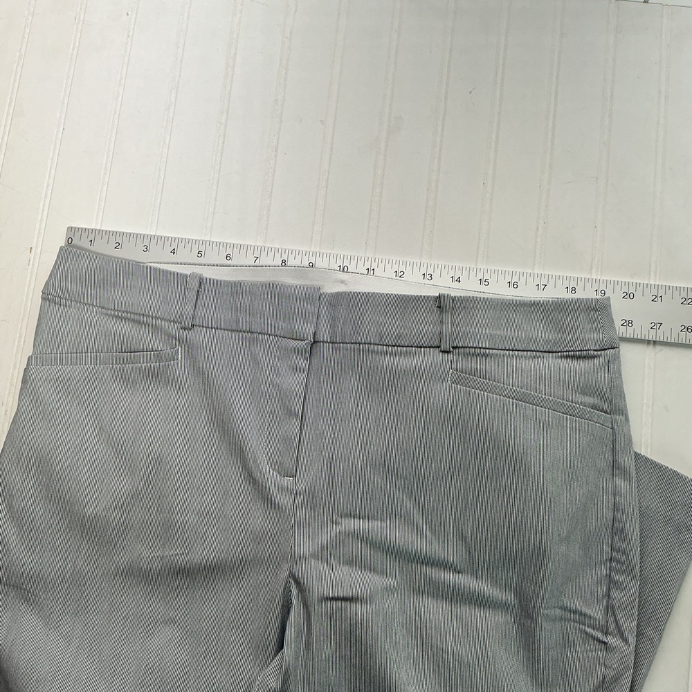 Lane Bryant Capri Pants Women's Size 20P Petite Blue White Pinstripe Career - Picture 5 of 7